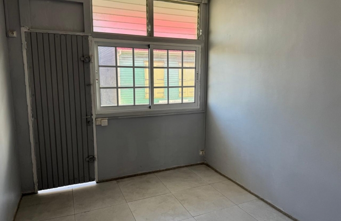 CAPESTERRE - IMMEUBLE DE RAPPORT - RUE MARCHANDE