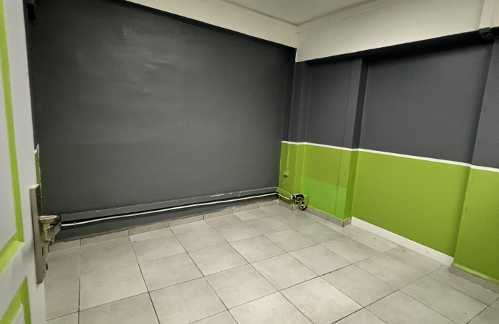 Location Local commercial 97110