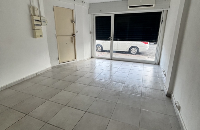 Local professionnelle de 87 m2 à Pointe-à-Pitre en zone franche
