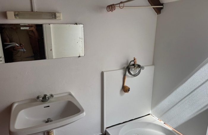 BASSE TERRE - maison de ville avec cour - idéal investisseur