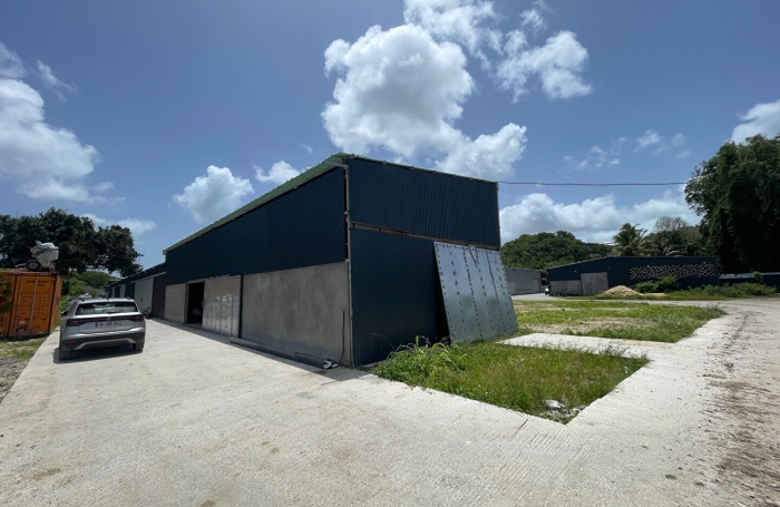 Location Entrepot 250m² Gosier