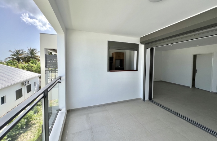 Appartement T2 neuf non meublé avec belle vue mer dans une petite résidence de standing avec piscine.