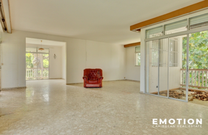 Villa &agrave; T9   &Agrave; R&eacute;nover - Fort potentiel   420 m2 - 2 600 m2 de terrain