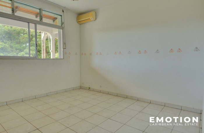 Villa &agrave; T9   &Agrave; R&eacute;nover - Fort potentiel   420 m2 - 2 600 m2 de terrain