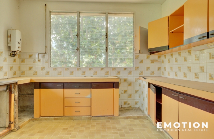 Villa &agrave; T9   &Agrave; R&eacute;nover - Fort potentiel   420 m2 - 2 600 m2 de terrain