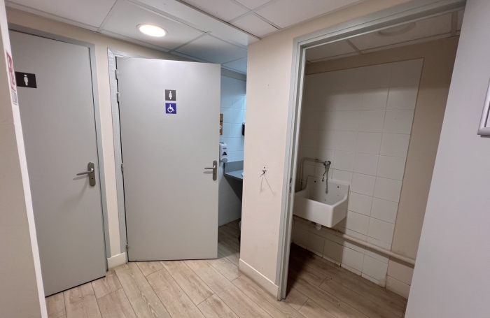 TRES BEAU LOCAL A LOUER DE 224M2 IDEALEMENT SITUE