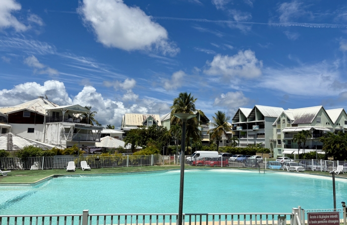 APPARTEMENT T1 VUE MER RESIDENCE AVEC PISCINE ET ACCES PLAGE BAS DU FORT