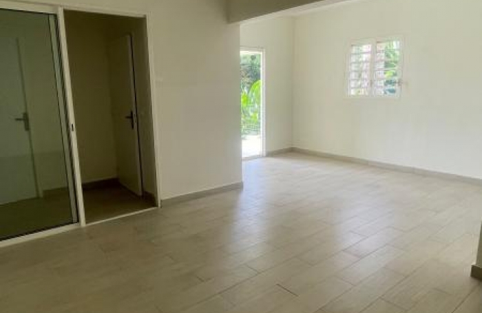 Location Maison 159m&sup2; 6 pi&#232;ces Petit-Bourg