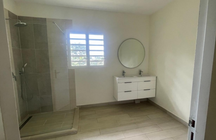 Location Maison 159m&sup2; 6 pi&#232;ces Petit-Bourg