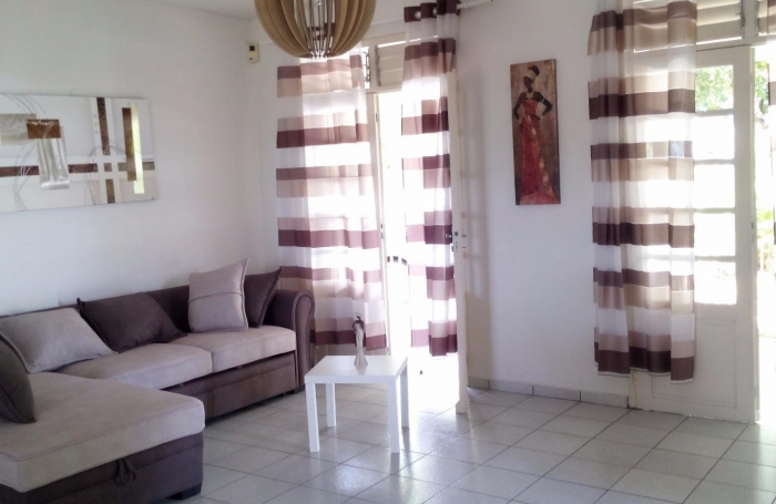 SPACIEUX HAUT DE VILLA MEUBLE F6  DANS PROPRIÉTÉ PRIVEE