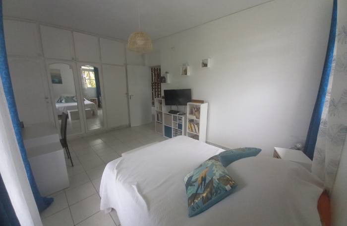 SPACIEUX HAUT DE VILLA MEUBLE F6  DANS PROPRIÉTÉ PRIVEE