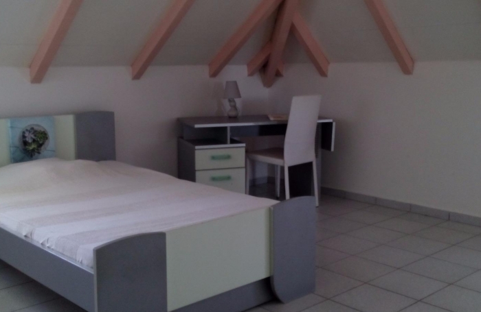 SPACIEUX HAUT DE VILLA MEUBLE F6  DANS PROPRIÉTÉ PRIVEE