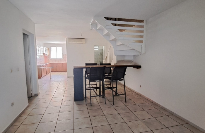 BEL APPARTEMENT T3 DUPLEX IDEALEMENT SITUE AVEC COUR