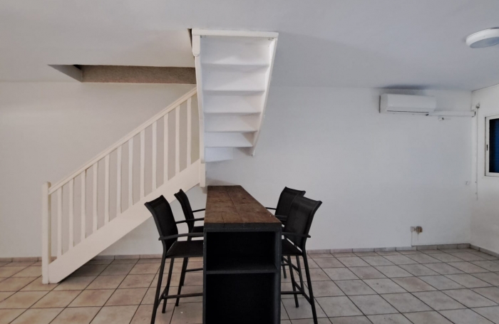 BEL APPARTEMENT T3 DUPLEX IDEALEMENT SITUE AVEC COUR