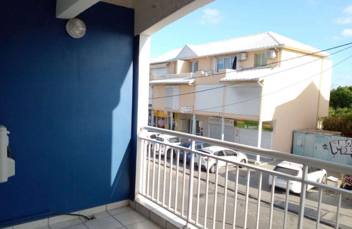 BEL APPARTEMENT T3 DUPLEX IDEALEMENT SITUE AVEC COUR