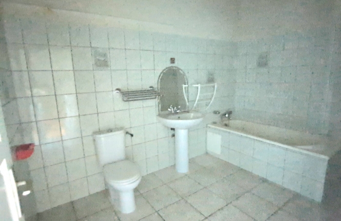 BEL APPARTEMENT T3 DUPLEX IDEALEMENT SITUE AVEC COUR