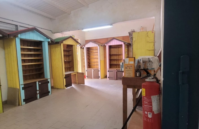 De 169.51m2 en location 1600 € par mois à Saint-François