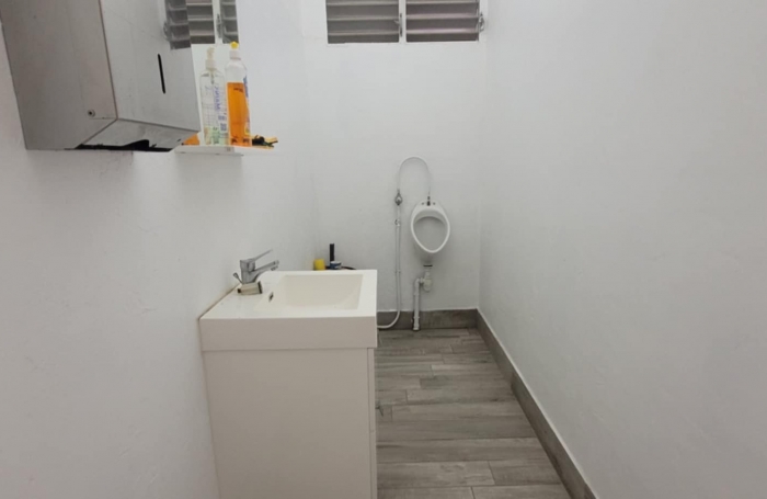 De 169.51m2 en location 1600 € par mois à Saint-François