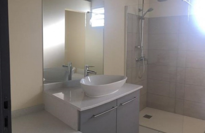 Villa T4 neuve de 75 m2 dans résidence neuve