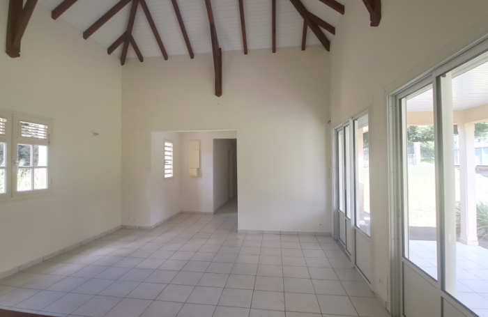 GOURBEYRE- maison individuelle T4 , terrasse et jardin cl&ocirc;tur&eacute;