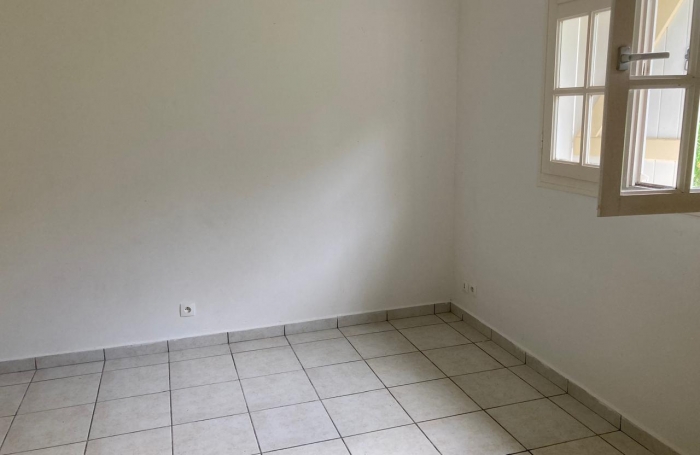 GOURBEYRE- maison individuelle T4 , terrasse et jardin cl&ocirc;tur&eacute;