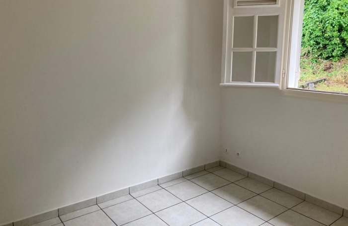 GOURBEYRE- maison individuelle T4 , terrasse et jardin cl&ocirc;tur&eacute;