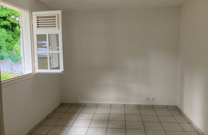 GOURBEYRE- maison individuelle T4 , terrasse et jardin cl&ocirc;tur&eacute;