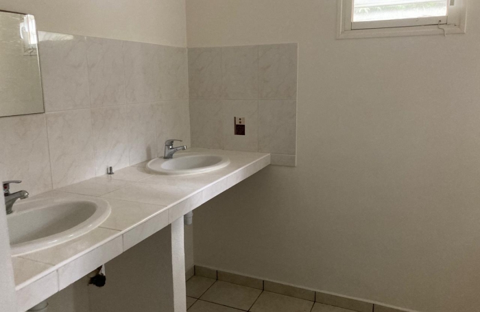 GOURBEYRE- maison individuelle T4 , terrasse et jardin cl&ocirc;tur&eacute;