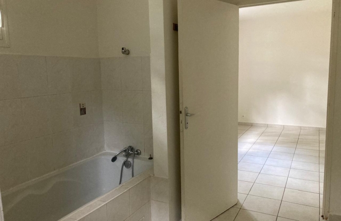 GOURBEYRE- maison individuelle T4 , terrasse et jardin cl&ocirc;tur&eacute;