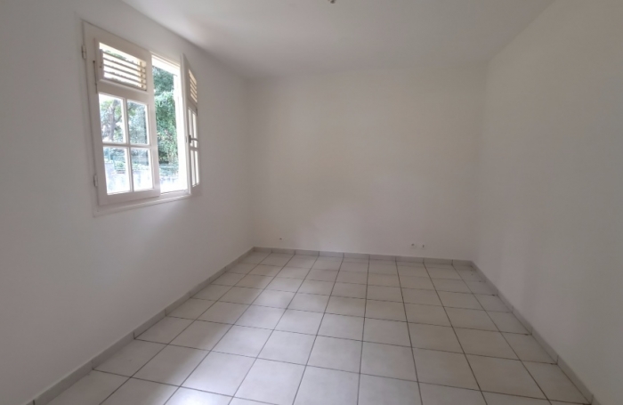 GOURBEYRE- maison individuelle T4 , terrasse et jardin cl&ocirc;tur&eacute;