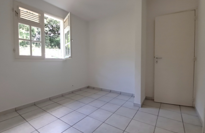 GOURBEYRE- maison individuelle T4 , terrasse et jardin cl&ocirc;tur&eacute;