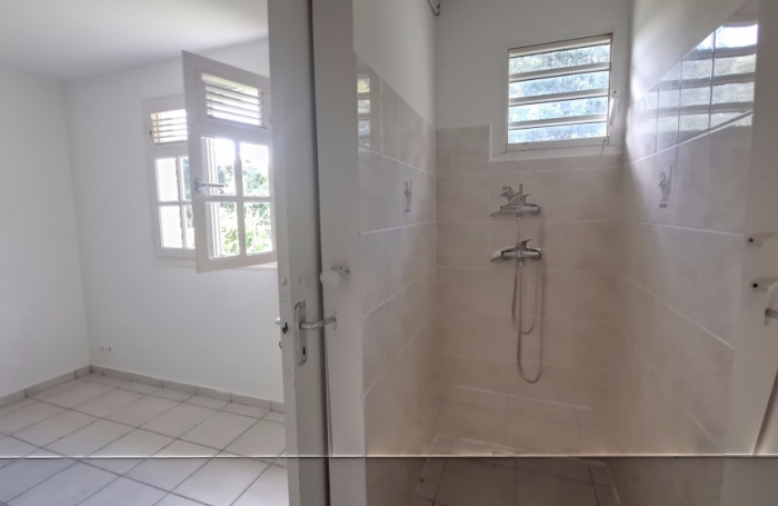 GOURBEYRE- maison individuelle T4 , terrasse et jardin cl&ocirc;tur&eacute;