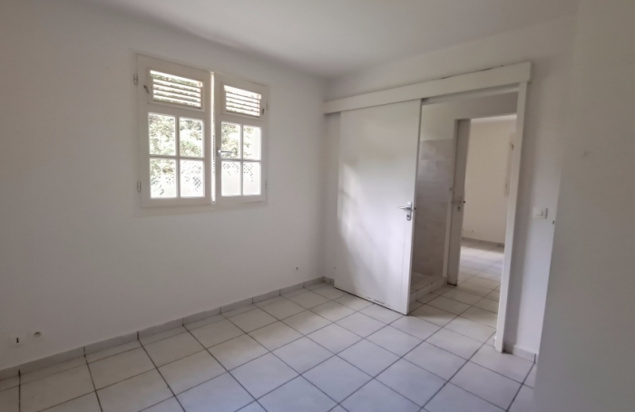 GOURBEYRE- maison individuelle T4 , terrasse et jardin cl&ocirc;tur&eacute;