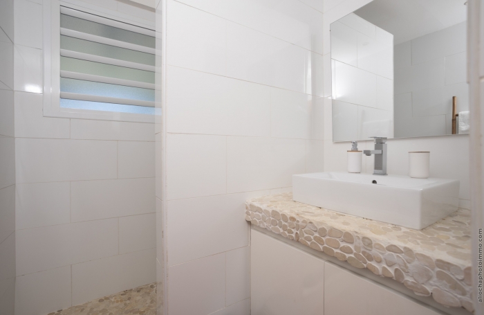 Bouillante Exceptionnel ensemble immobilier de 6 appartements avec Vue Imprenable sur la mer !