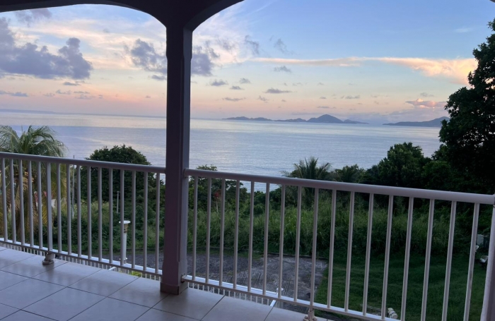 TROIS RIVIERES COCOYER APPARTEMENT DUPLEX T4 VUE MER SUR LES SAINTES
