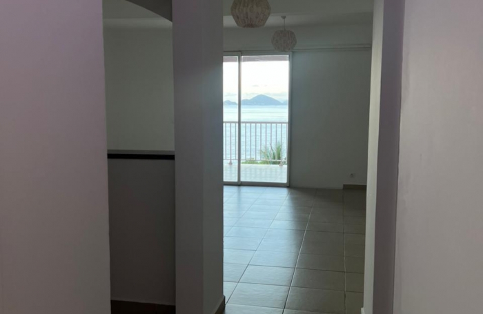 TROIS RIVIERES COCOYER APPARTEMENT DUPLEX T4 VUE MER SUR LES SAINTES