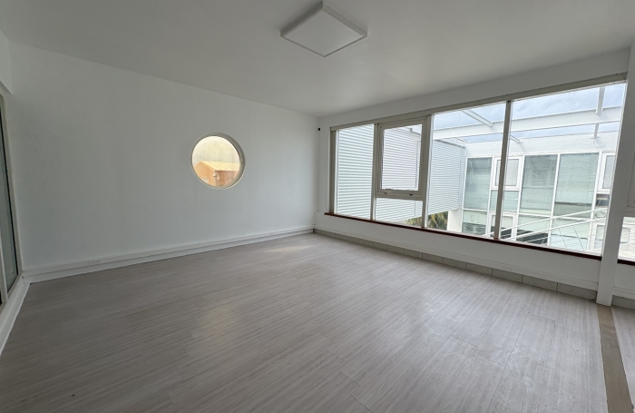 LOCAL COMMERCIAL 200M2  ZONE ARNOUVILLE