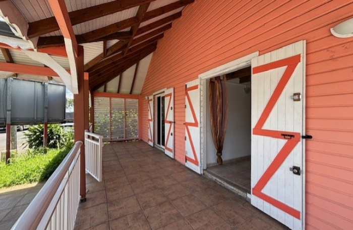 Maison individuelle &agrave; Sainte-Rose - LONGFORT IMMOBILIER