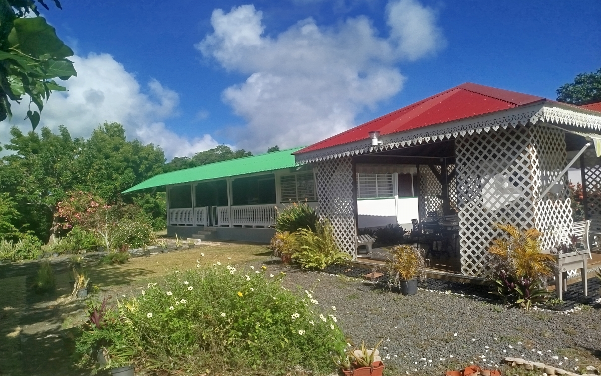 maison 250m2 4 chambres 2 sdb 1598m2terrain + carbet 340000&euro;