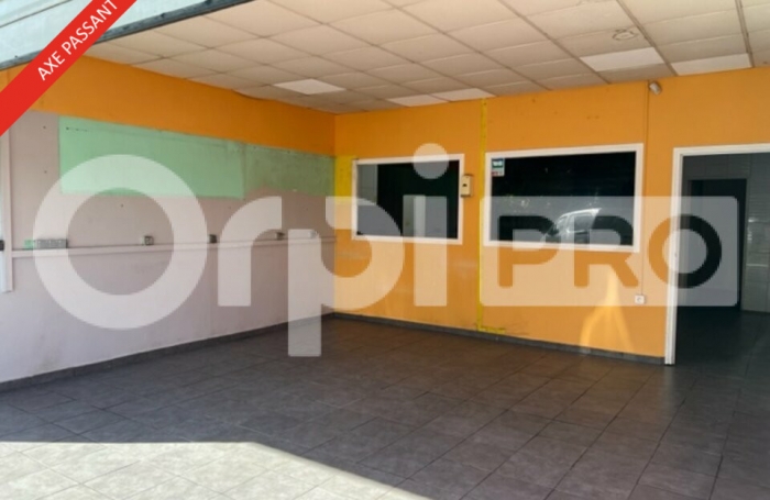 Local commercial d'environ 61 m²