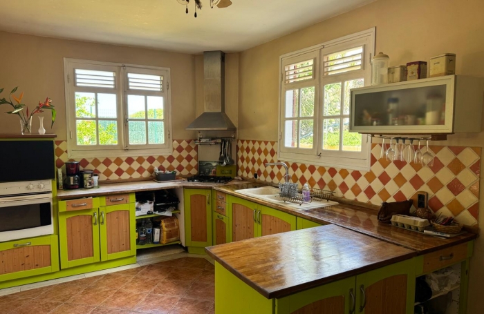 Saint-Claude, Villa T5 Piscine, Studio et Bungalow