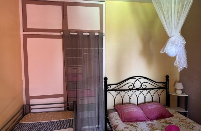 Saint-Claude, Villa T5 Piscine, Studio et Bungalow