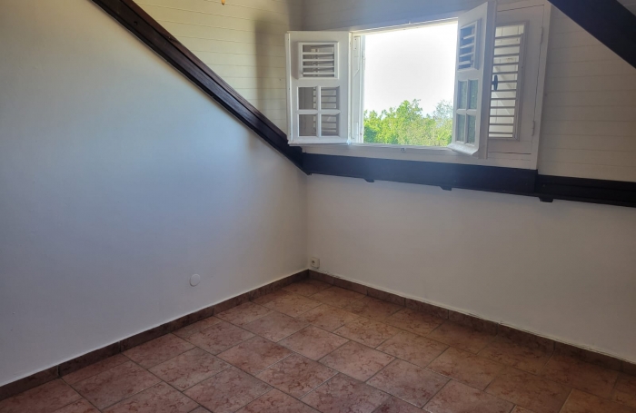 Saint-Claude, Villa T5 Piscine, Studio et Bungalow