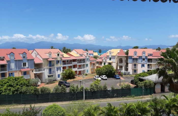 Appartement F3 meublé vue mer à  Bas du Fort