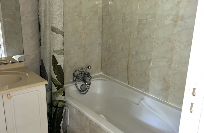 Appartement F3 meublé vue mer à  Bas du Fort