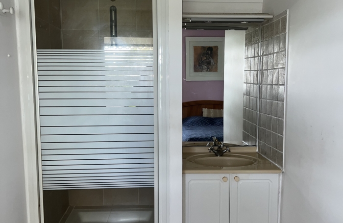 Appartement F3 meublé vue mer à  Bas du Fort