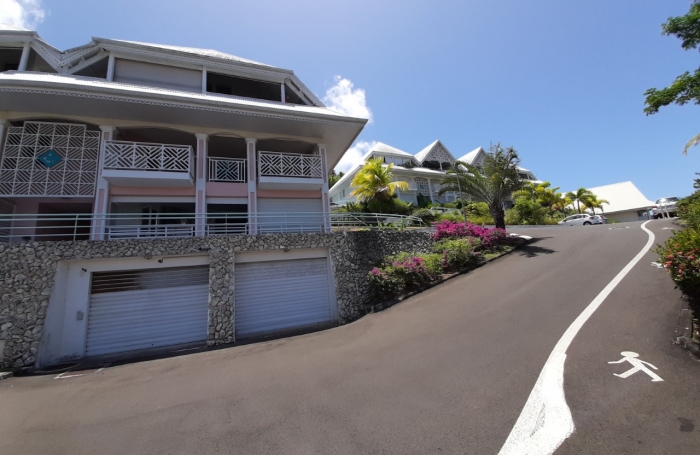 Appartement F3 meublé vue mer à  Bas du Fort