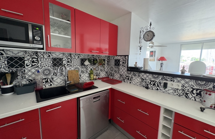 BEL APPARTEMENT T2 MEUBLE LA MARINA