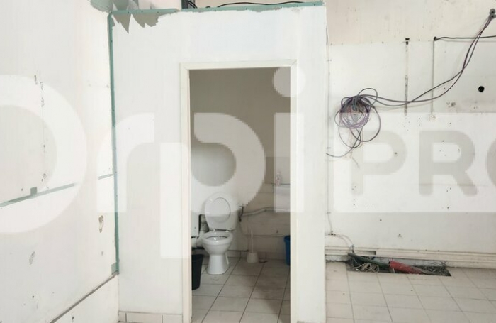 Orpi Boutarel vous propose de louer un entrep&ocirc;t au centre de Jarry