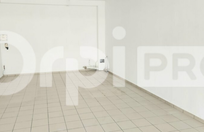 avec ORPI  boutarel , louez votre local au Gosier sur un axe tr&egrave;s passant